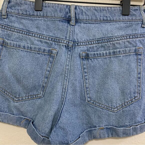 Forever 21 Jean Shorts Medium Wash Low Rise Cuffed Hem Women's Blue 25. - Picture 4 of 8